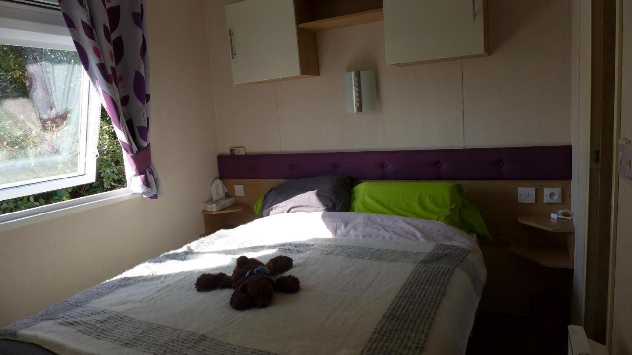 Camping Les Lacs De Courtes Hotell Estang Exteriör bild