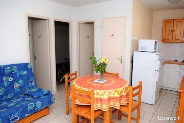 Camping Les Lacs De Courtes Hotell Estang Exteriör bild
