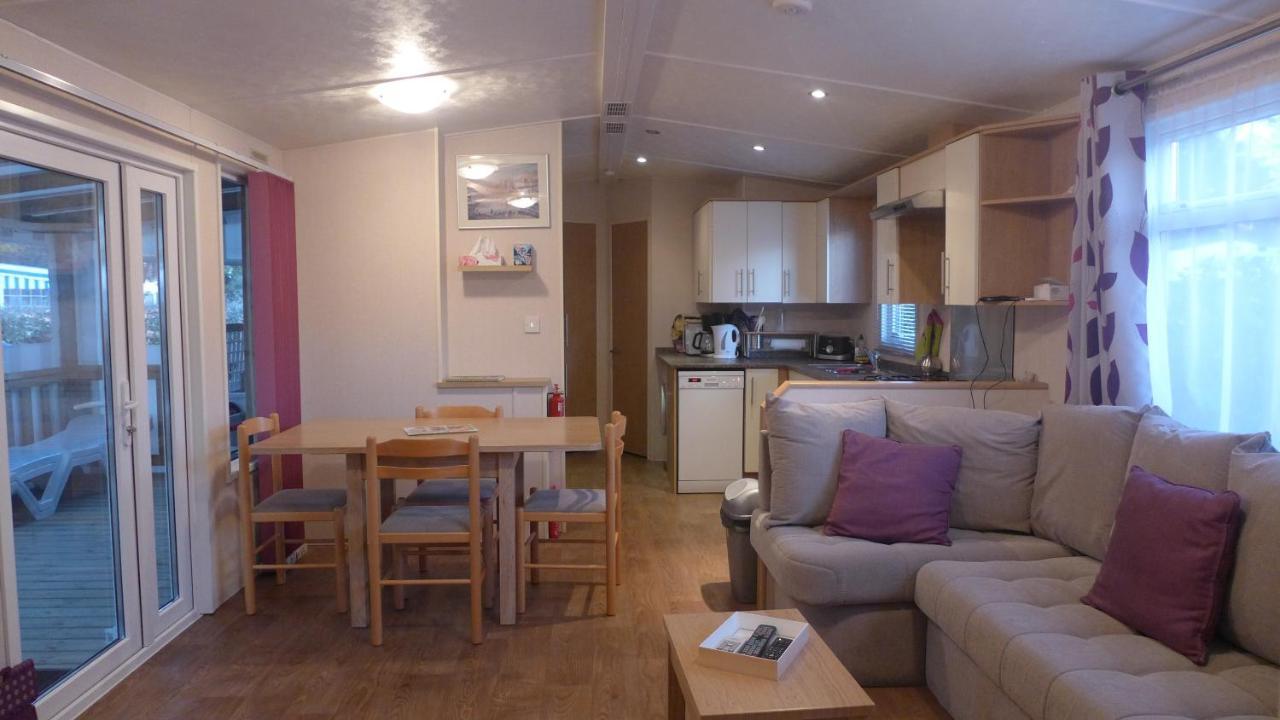 Camping Les Lacs De Courtes Hotell Estang Exteriör bild