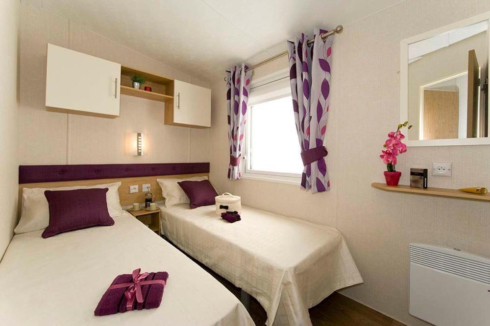 Camping Les Lacs De Courtes Hotell Estang Exteriör bild