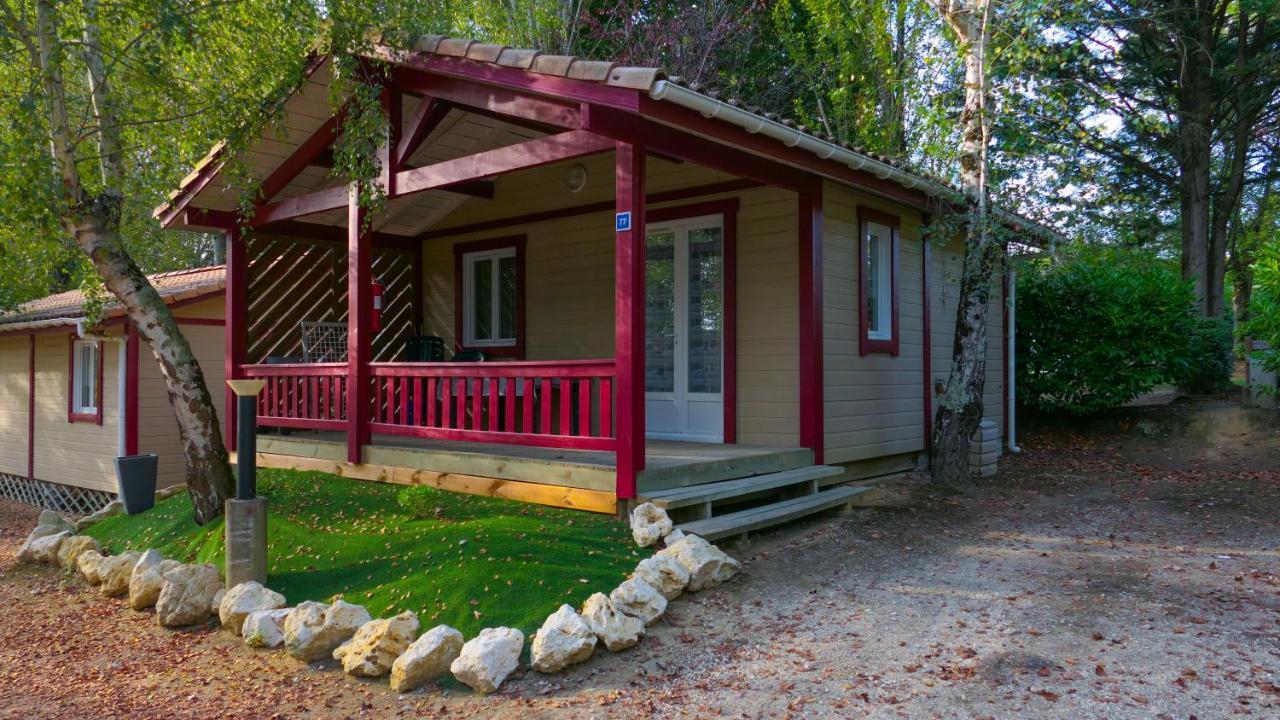 Camping Les Lacs De Courtes Hotell Estang Exteriör bild