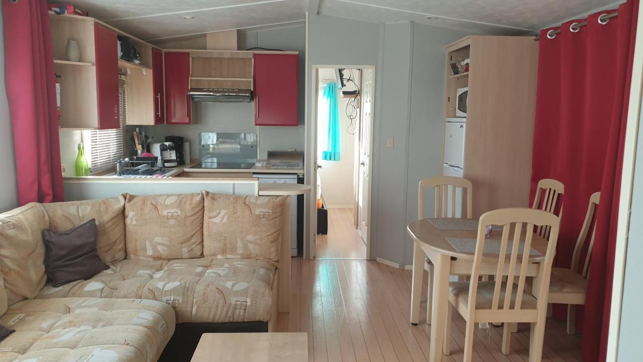 Camping Les Lacs De Courtes Hotell Estang Exteriör bild